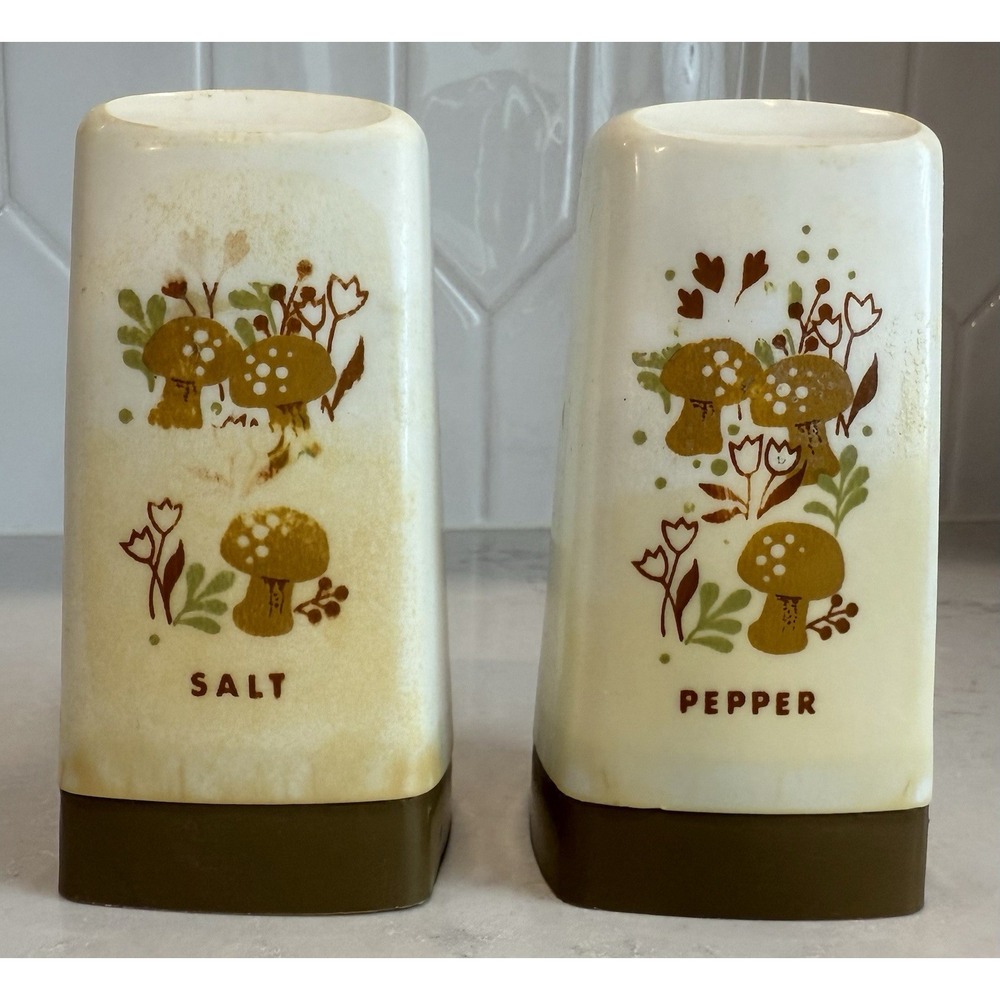 Vintage Salt and Pepper Shakers Mushrooms And Flowers White Brown‎ Set